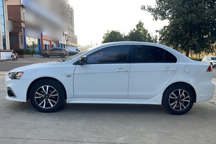 Used Mitsubishi Lancer EX 2016 1.8L CVT Black-and-White Retro Edition Exterior 5