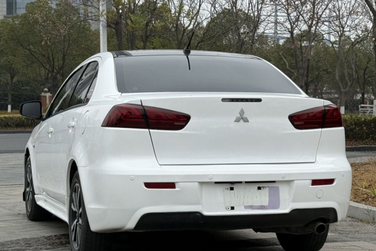 Used Mitsubishi Lancer EX 2016 1.8L CVT Black-and-White Retro Edition Exterior 5