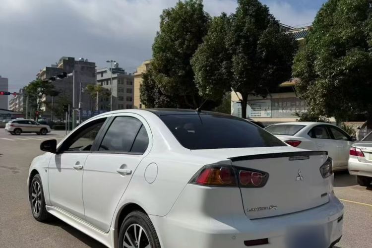 Used Mitsubishi Lancer EX 2016 1.8L CVT Black-and-White Retro Edition Exterior 5