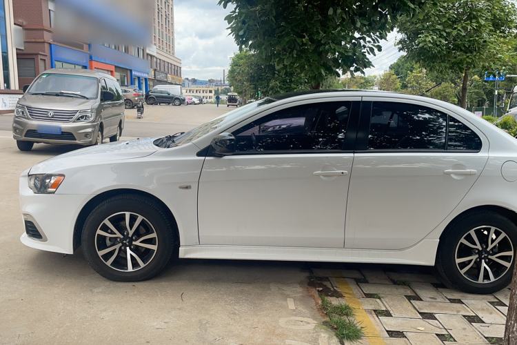 Used Mitsubishi Lancer EX 2016 1.8L CVT Black-and-White Retro Edition Exterior 5