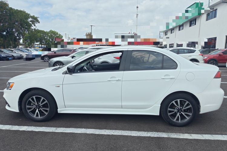 Used Mitsubishi Lancer EX 2016 1.8L CVT Black-and-White Retro Edition Exterior 5