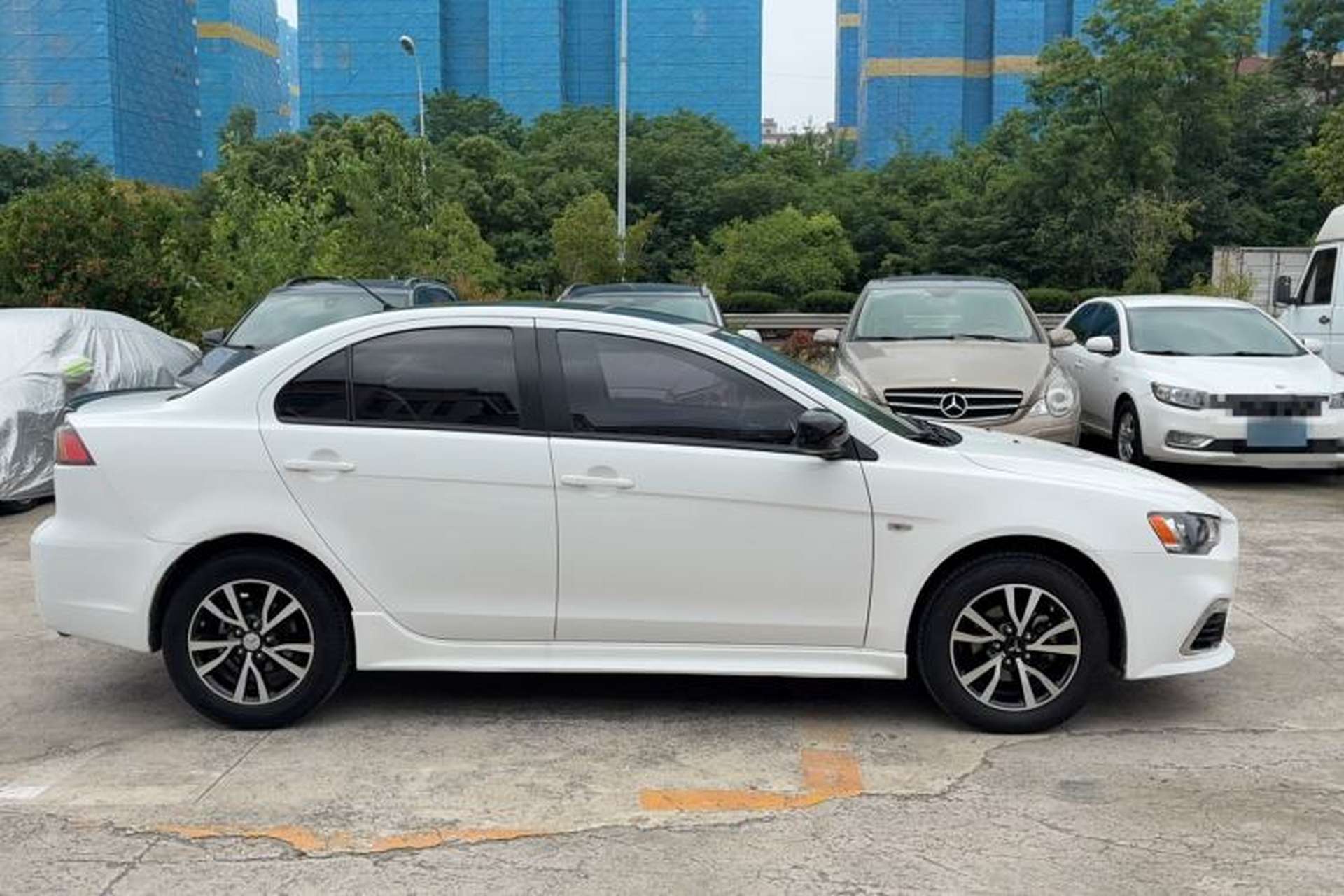 Used Mitsubishi Lancer EX 2016 1.8L CVT Black-and-White Retro Edition Exterior 7