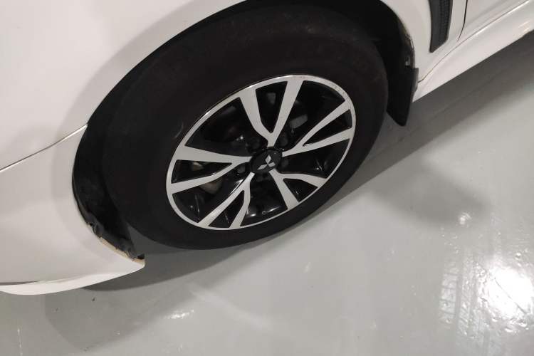 Used Mitsubishi Lancer EX 2016 1.8L CVT Black-and-White Retro Edition Exterior 7