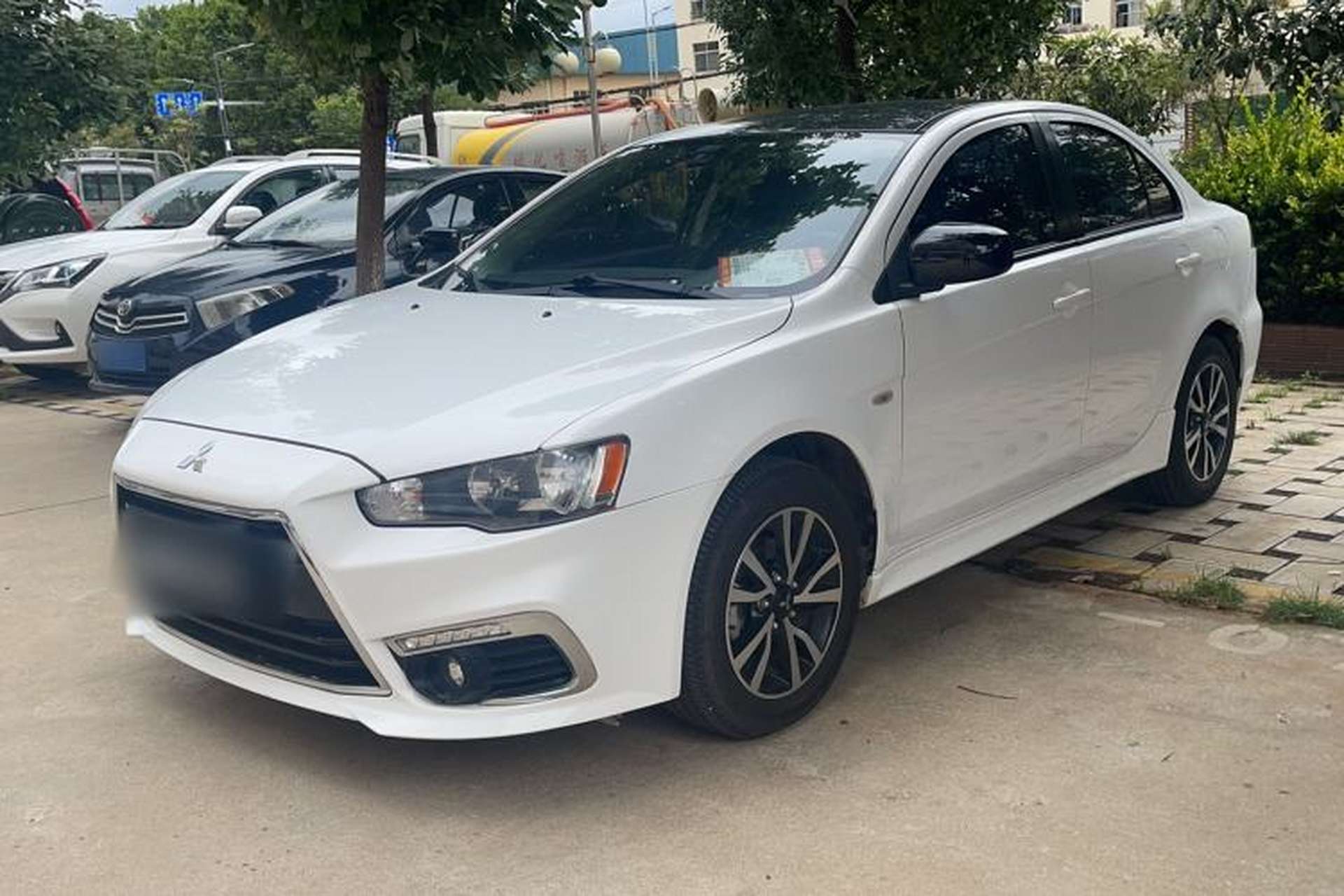 Used Mitsubishi Lancer EX 2016 1.8L CVT Black-and-White Retro Edition Front Left 45 Deg