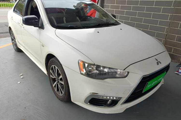 Used Mitsubishi Lancer EX 2016 1.8L CVT Black-and-White Retro Edition Front Right 45 Deg
