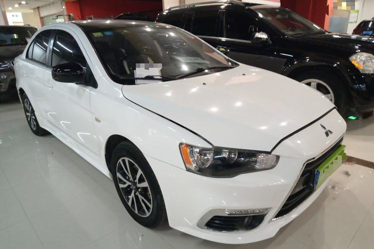 Used Mitsubishi Lancer EX 2016 1.8L CVT Black-and-White Retro Edition Front Right 45 Deg