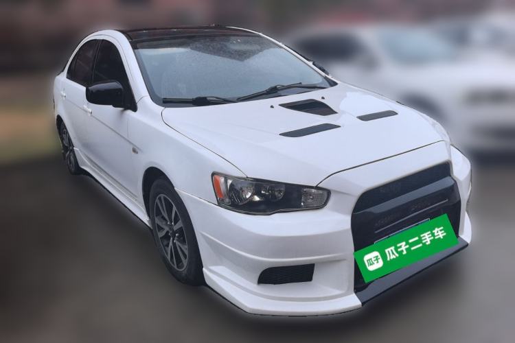Used Mitsubishi Lancer EX 2016 1.8L CVT Black-and-White Retro Edition Front Right 45 Deg