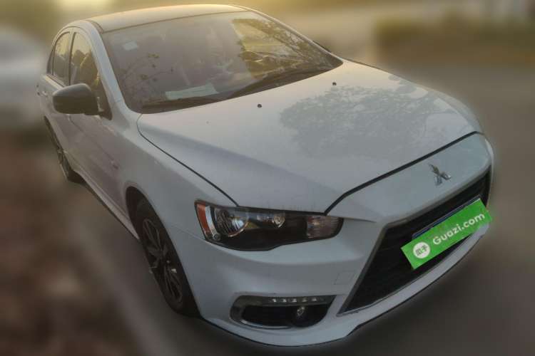 Used Mitsubishi Lancer EX 2016 1.8L CVT Black-and-White Retro Edition Front Right 45 Deg