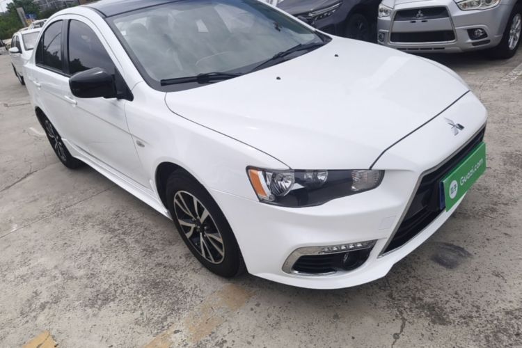 Used Mitsubishi Lancer EX 2016 1.8L CVT Black-and-White Retro Edition Front Right 45 Deg