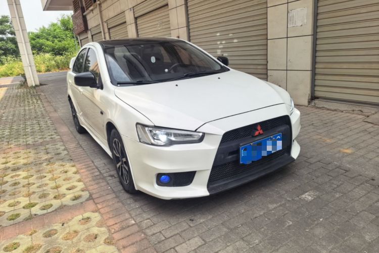 Used Mitsubishi Lancer EX 2016 1.8L CVT Black-and-White Retro Edition Front Right 45 Deg