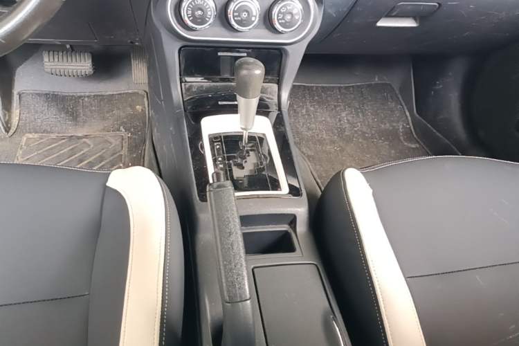 Used Mitsubishi Lancer EX 2016 1.8L CVT Black-and-White Retro Edition Gear Lever