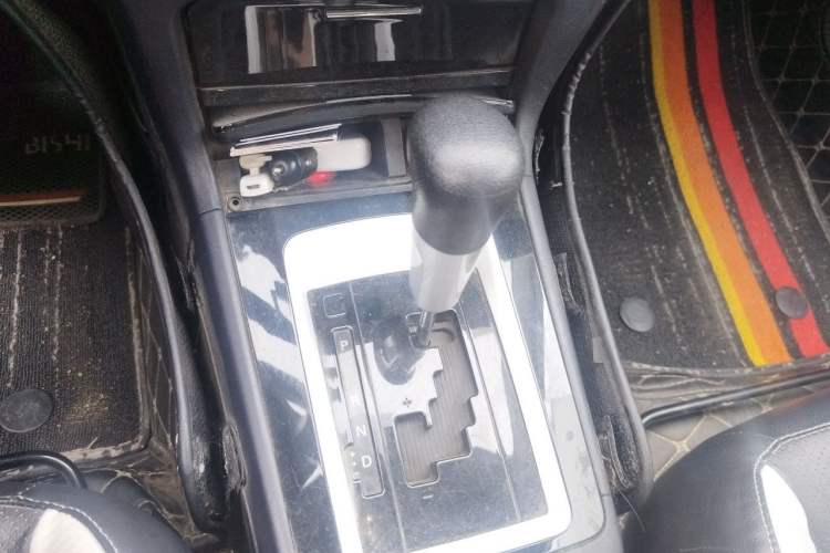 Used Mitsubishi Lancer EX 2016 1.8L CVT Black-and-White Retro Edition Gear Lever