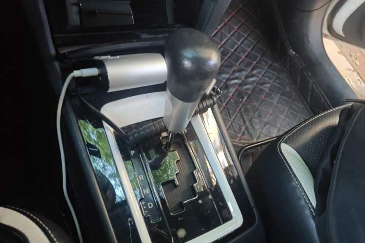 Used Mitsubishi Lancer EX 2016 1.8L CVT Black-and-White Retro Edition Gear Lever