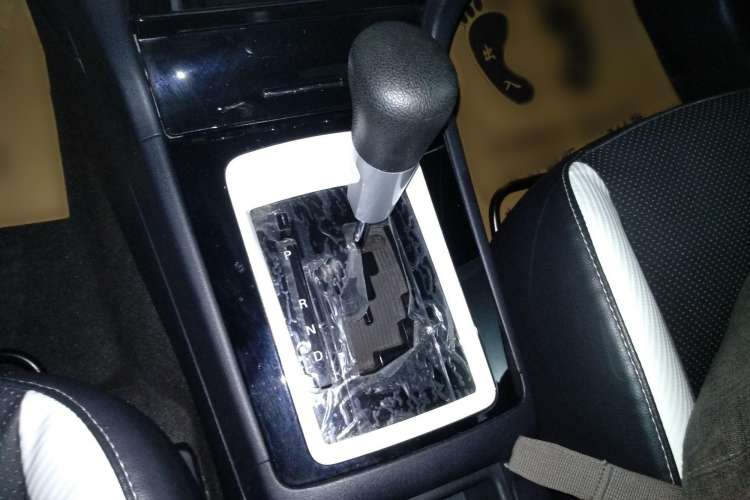 Used Mitsubishi Lancer EX 2016 1.8L CVT Black-and-White Retro Edition Gear Lever