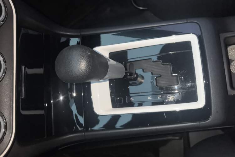 Used Mitsubishi Lancer EX 2016 1.8L CVT Black-and-White Retro Edition Gear Lever