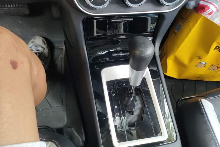 Used Mitsubishi Lancer EX 2016 1.8L CVT Black-and-White Retro Edition Gear Lever