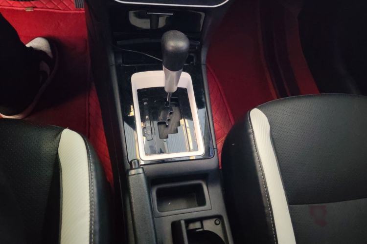 Used Mitsubishi Lancer EX 2016 1.8L CVT Black-and-White Retro Edition Gear Lever