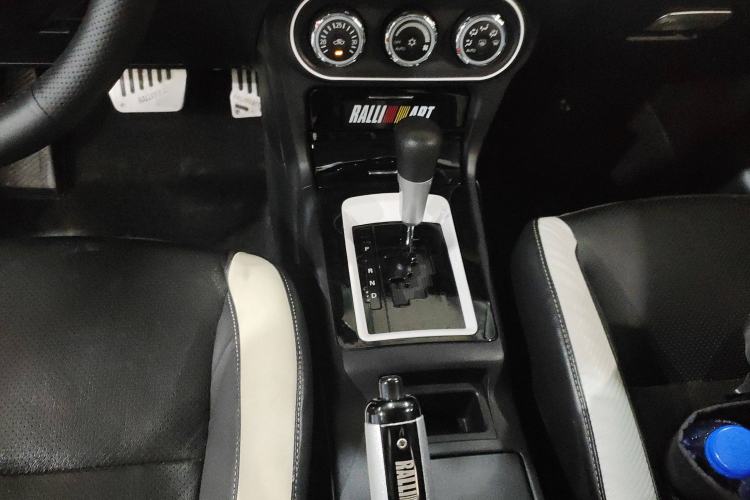 Used Mitsubishi Lancer EX 2016 1.8L CVT Black-and-White Retro Edition Gear Lever