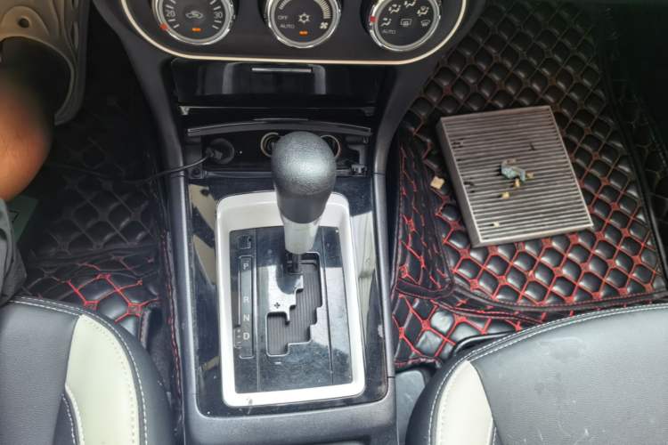 Used Mitsubishi Lancer EX 2016 1.8L CVT Black-and-White Retro Edition Gear Lever