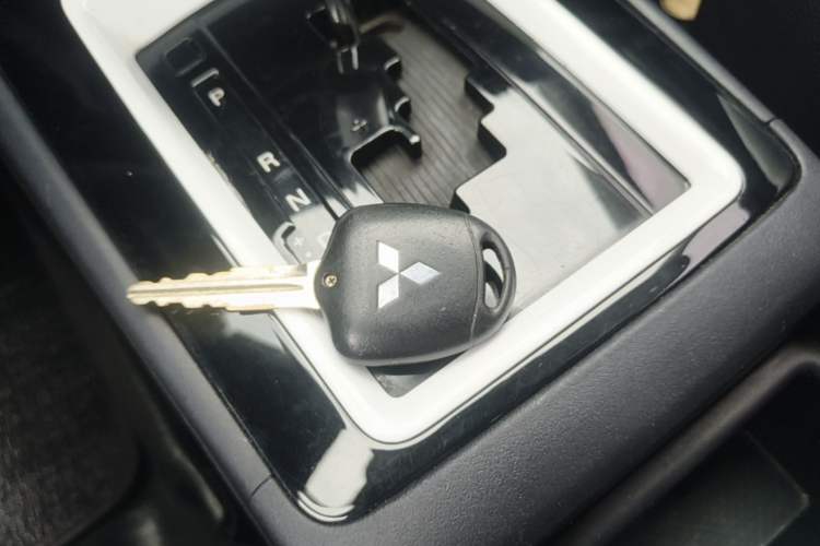 Used Mitsubishi Lancer EX 2016 1.8L CVT Black-and-White Retro Edition Interior 1