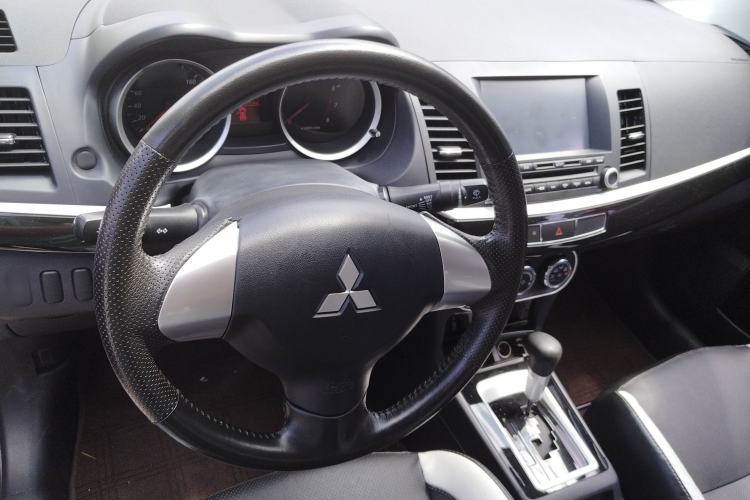 Used Mitsubishi Lancer EX 2016 1.8L CVT Black-and-White Retro Edition Interior 1