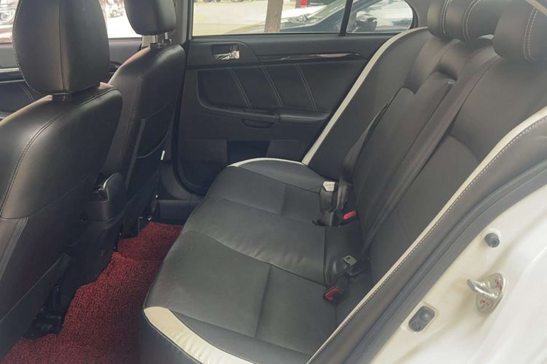 Used Mitsubishi Lancer EX 2016 1.8L CVT Black-and-White Retro Edition Interior 1