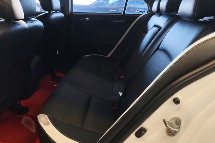 Used Mitsubishi Lancer EX 2016 1.8L CVT Black-and-White Retro Edition Interior 4