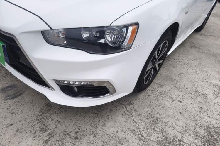 Used Mitsubishi Lancer EX 2016 1.8L CVT Black-and-White Retro Edition Left Front Headlight
