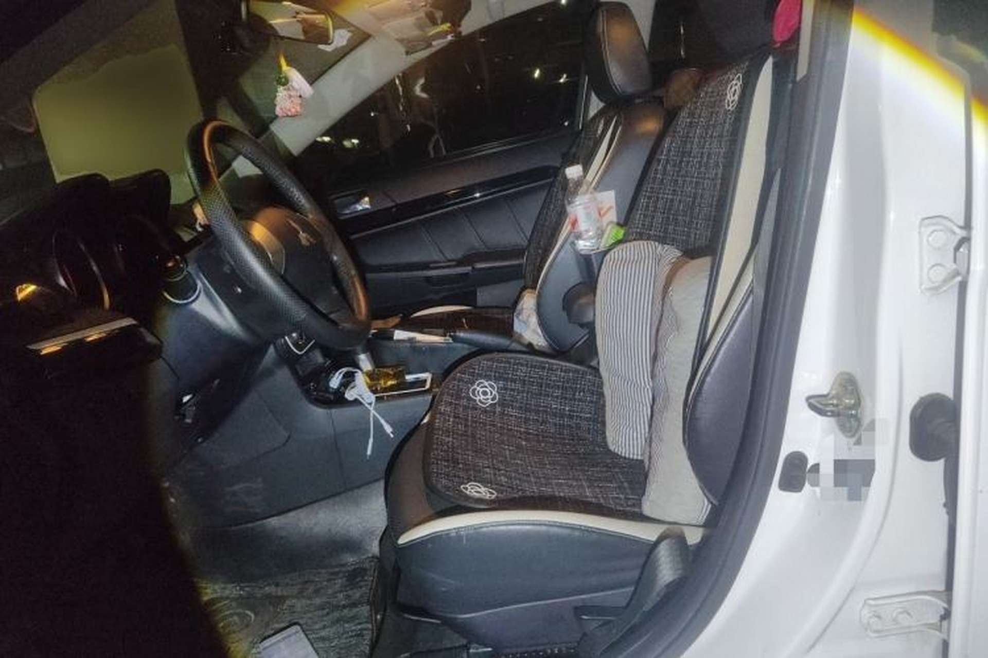 Used Mitsubishi Lancer EX 2016 1.8L CVT Black-and-White Retro Edition Left Front Seat