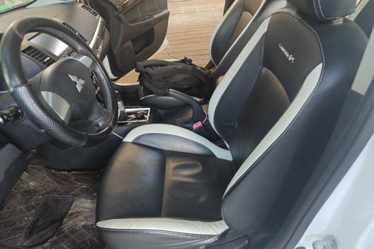 Used Mitsubishi Lancer EX 2016 1.8L CVT Black-and-White Retro Edition Left Front Seat
