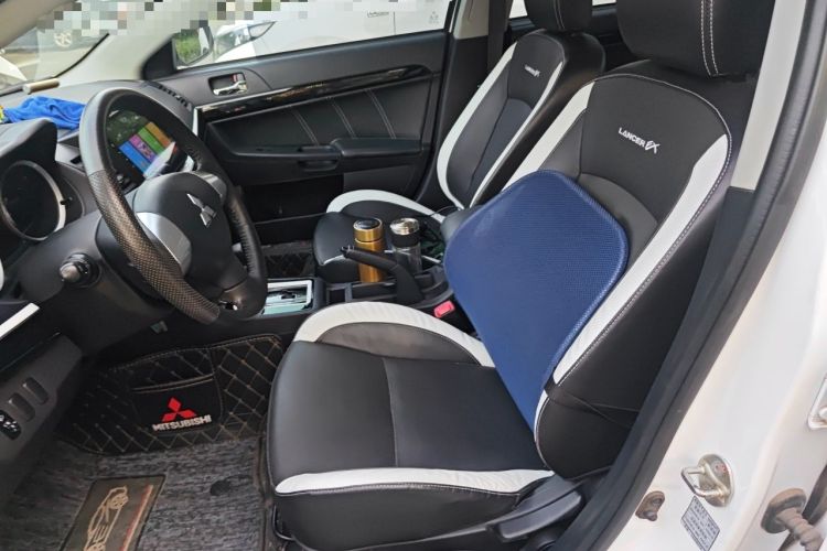 Used Mitsubishi Lancer EX 2016 1.8L CVT Black-and-White Retro Edition Left Front Seat