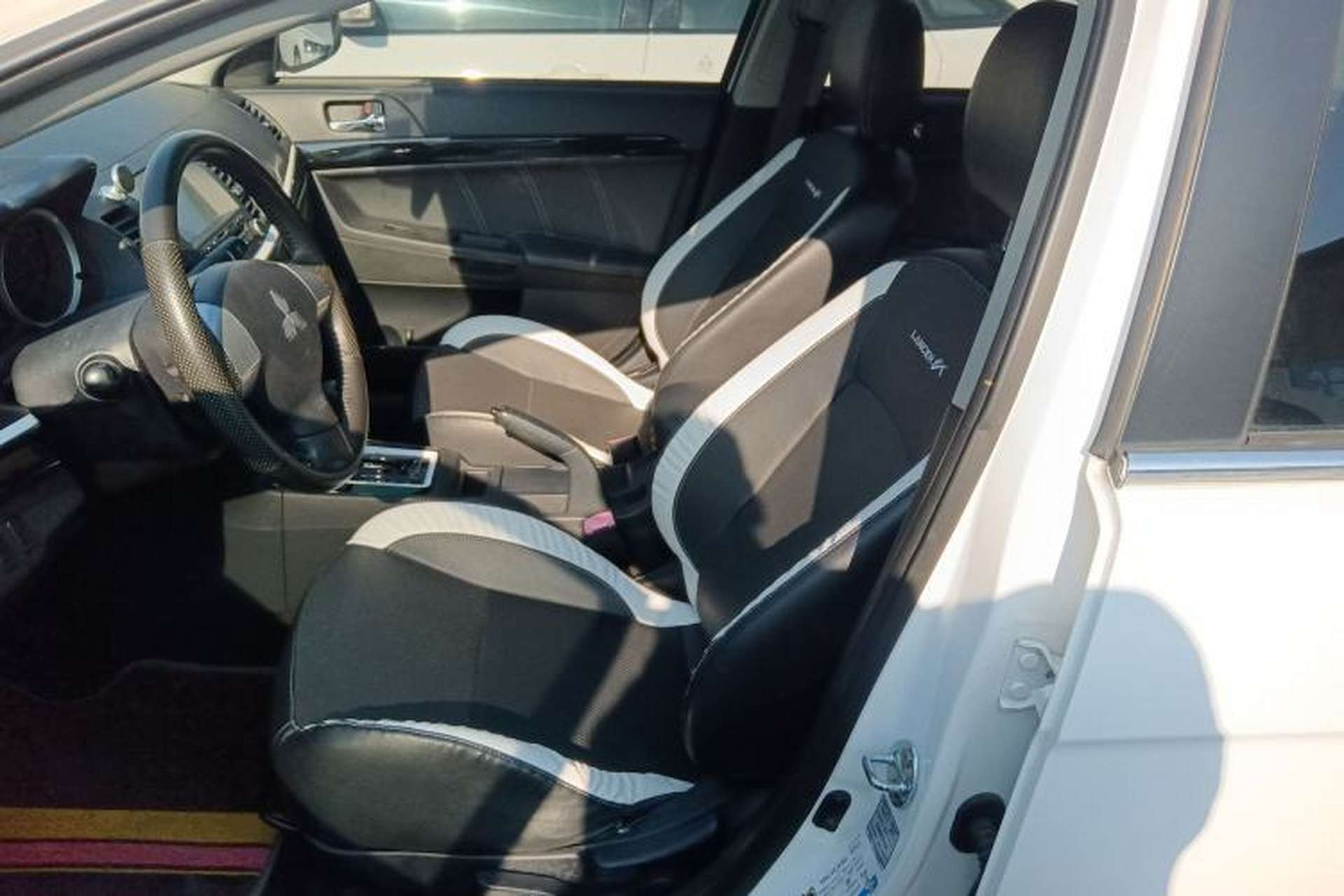 Used Mitsubishi Lancer EX 2016 1.8L CVT Black-and-White Retro Edition Left Front Seat
