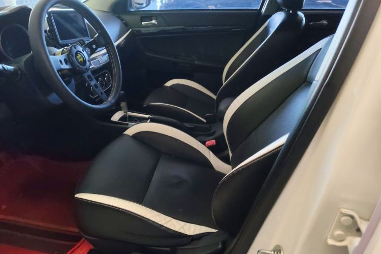 Used Mitsubishi Lancer EX 2016 1.8L CVT Black-and-White Retro Edition Left Front Seat
