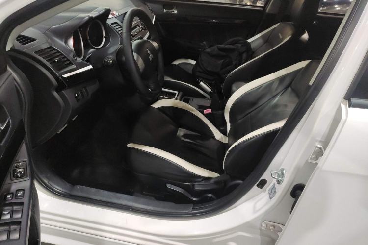 Used Mitsubishi Lancer EX 2016 1.8L CVT Black-and-White Retro Edition Left Front Seat