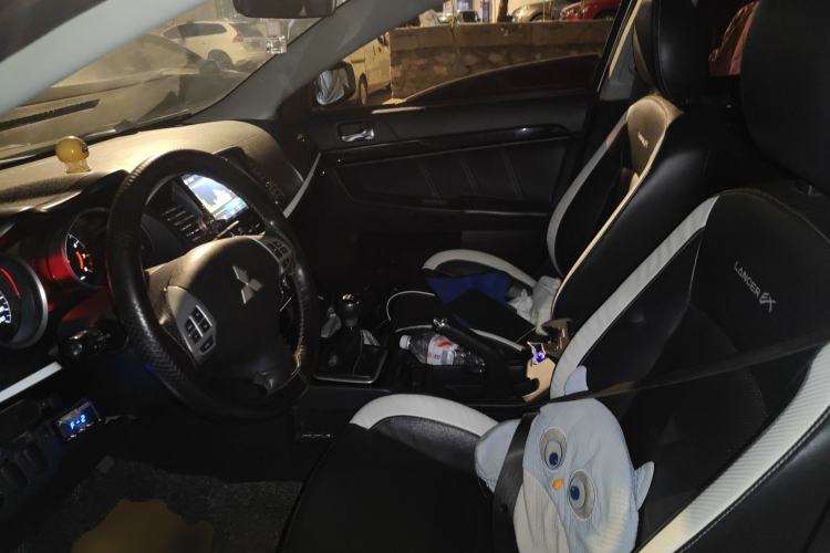Used Mitsubishi Lancer EX 2016 1.8L Manual Black-and-White Retro Edition Left Front Seat