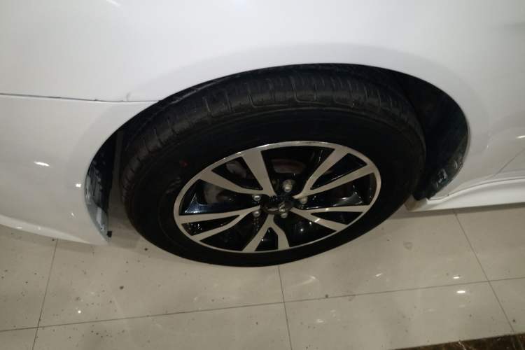 Used Mitsubishi Lancer EX 2016 1.8L CVT Black-and-White Retro Edition Left Front Wheel Hub