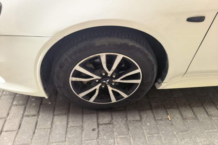 Used Mitsubishi Lancer EX 2016 1.8L CVT Black-and-White Retro Edition Left Front Wheel Hub