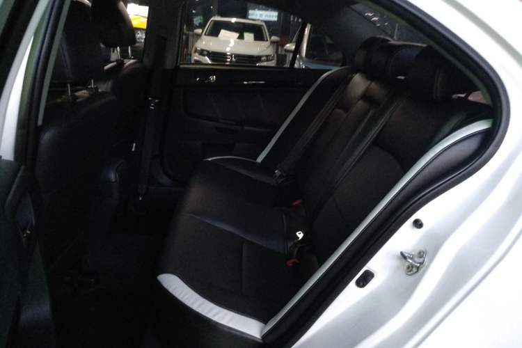 Used Mitsubishi Lancer EX 2016 1.8L CVT Black-and-White Retro Edition Left Rear Seat