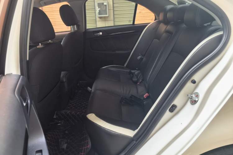 Used Mitsubishi Lancer EX 2016 1.8L CVT Black-and-White Retro Edition Left Rear Seat