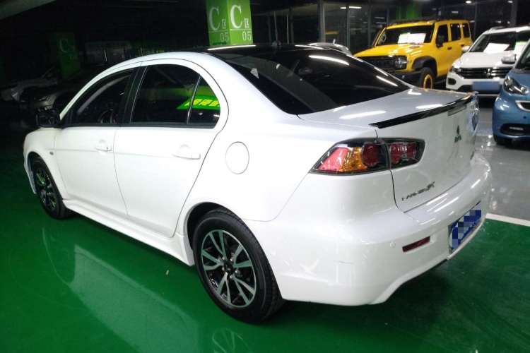Used Mitsubishi Lancer EX 2016 1.8L CVT Black-and-White Retro Edition Left Side