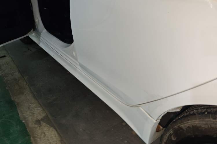 Used Mitsubishi Lancer EX 2016 1.8L CVT Black-and-White Retro Edition Left Side Sill