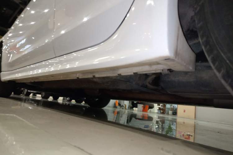 Used Mitsubishi Lancer EX 2016 1.8L CVT Black-and-White Retro Edition Left Side Sill