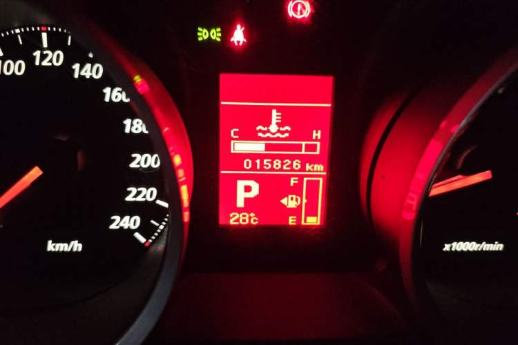Used Mitsubishi Lancer EX 2016 1.8L CVT Black-and-White Retro Edition Odometer Close Up