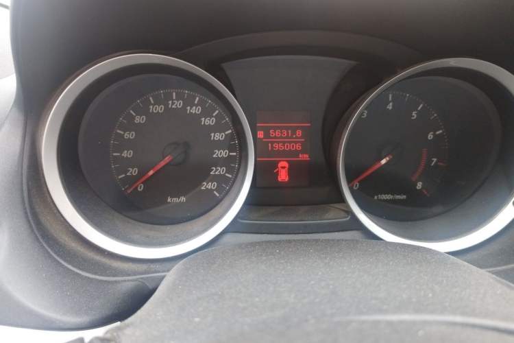 Used Mitsubishi Lancer EX 2016 1.8L CVT Black-and-White Retro Edition Odometer Close Up
