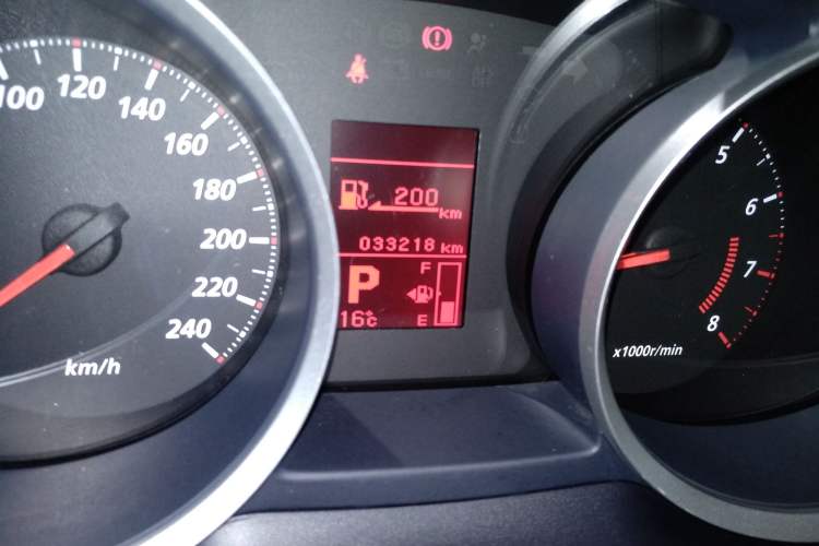 Used Mitsubishi Lancer EX 2016 1.8L CVT Black-and-White Retro Edition Odometer Close Up