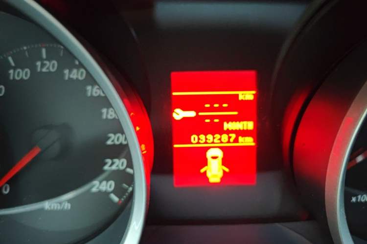 Used Mitsubishi Lancer EX 2016 1.8L CVT Black-and-White Retro Edition Odometer Close Up