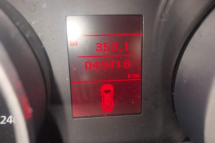 Used Mitsubishi Lancer EX 2016 1.8L CVT Black-and-White Retro Edition Odometer Close Up