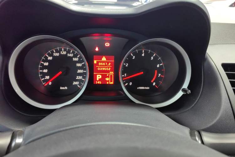 Used Mitsubishi Lancer EX 2016 1.8L CVT Black-and-White Retro Edition Odometer Close Up