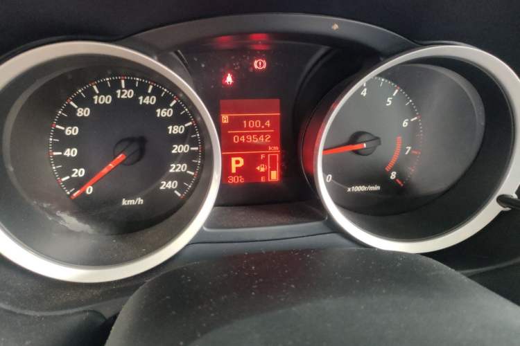 Used Mitsubishi Lancer EX 2016 1.8L CVT Black-and-White Retro Edition Odometer Close Up