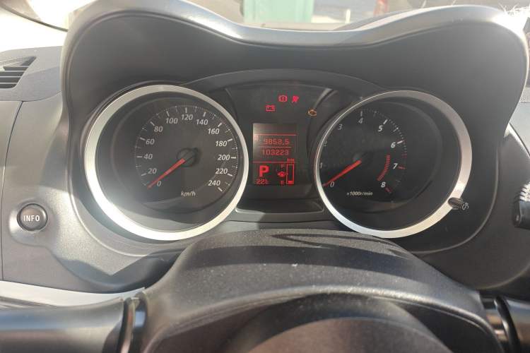 Used Mitsubishi Lancer EX 2016 1.8L CVT Black-and-White Retro Edition Odometer Close Up